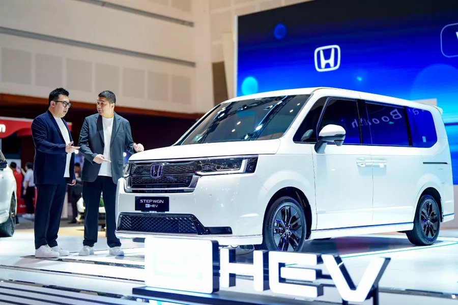 Honda STEP WGN e:HEV Pertama Kali Hadir di GIIAS Surabaya Dengan 100 Fungsi untuk Keluarga Modern honda step wgn e hev pertama kali hadir di giias surabaya dengan 100 fungsi untuk keluarga modern